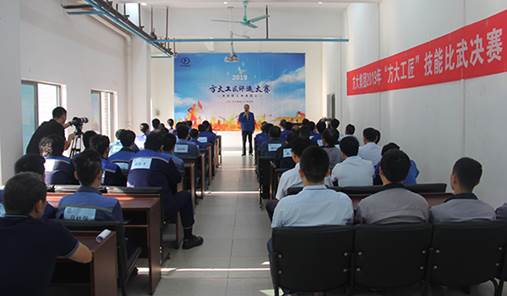 说明: F:\【资料与办公】\办公区\2.网站新闻\2019年\11月\2019方大工匠\现场(文中.jpg